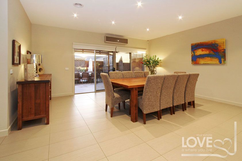 Luxurious, Spacious And Opposite The Park!