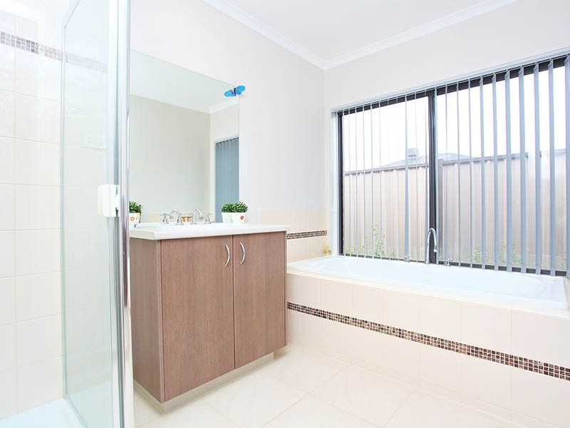66 Tenterfield Drive, Burnside Heights - Thumbnail 8