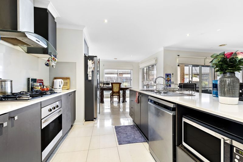 11 Hawkstowe Parade, South Morang