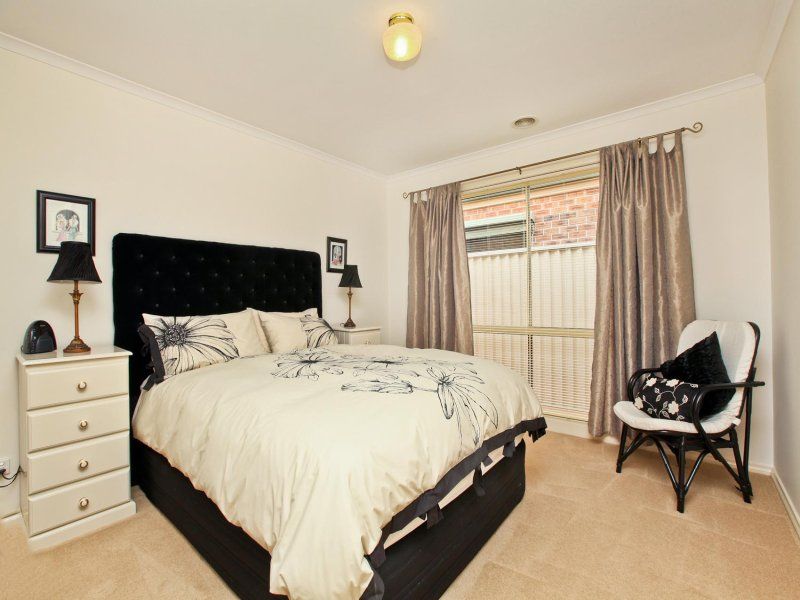 5 Blenheim Way, Caroline Springs - Thumbnail 6