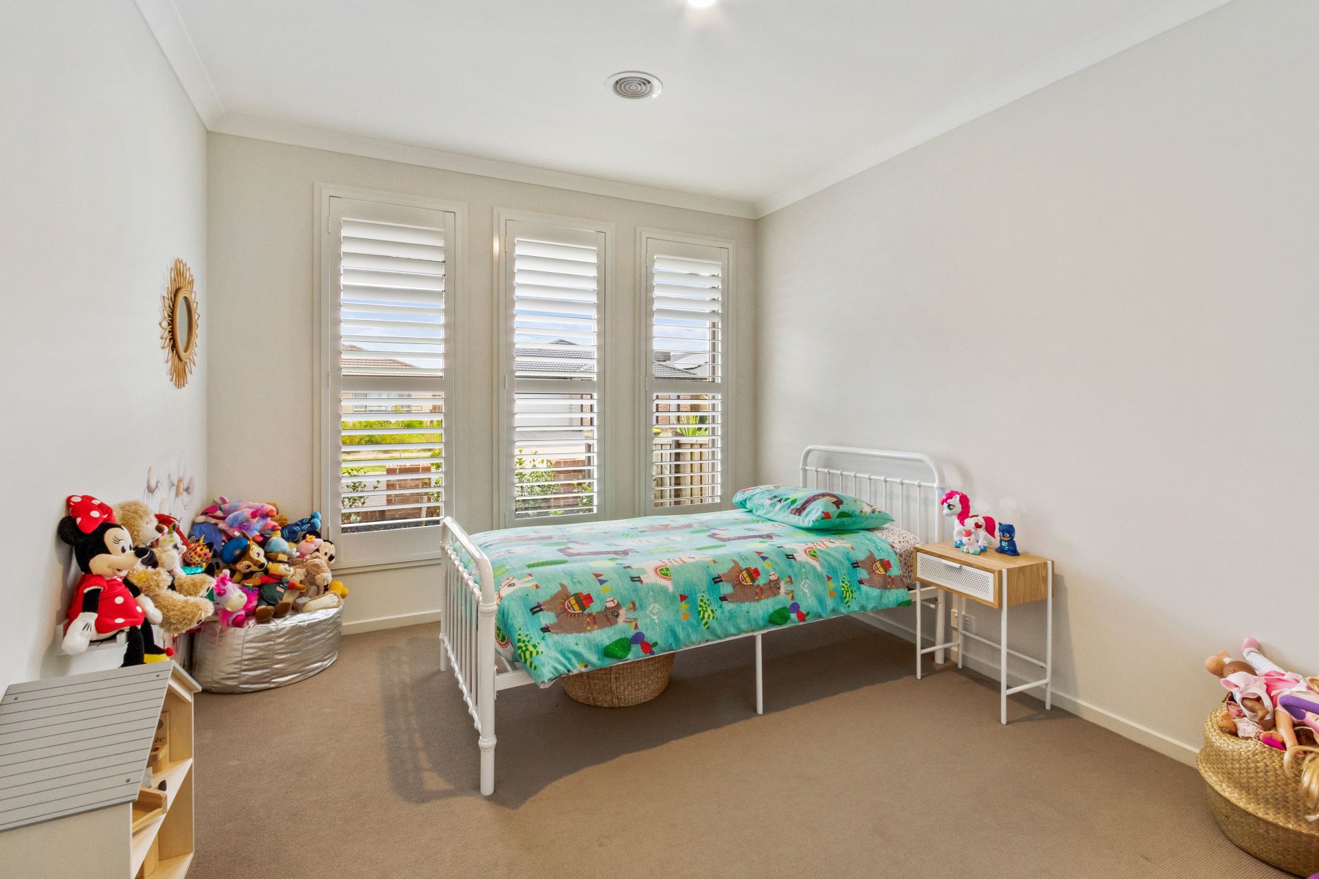 Modern family home, convenient Location & comfortable lifestyle!!!