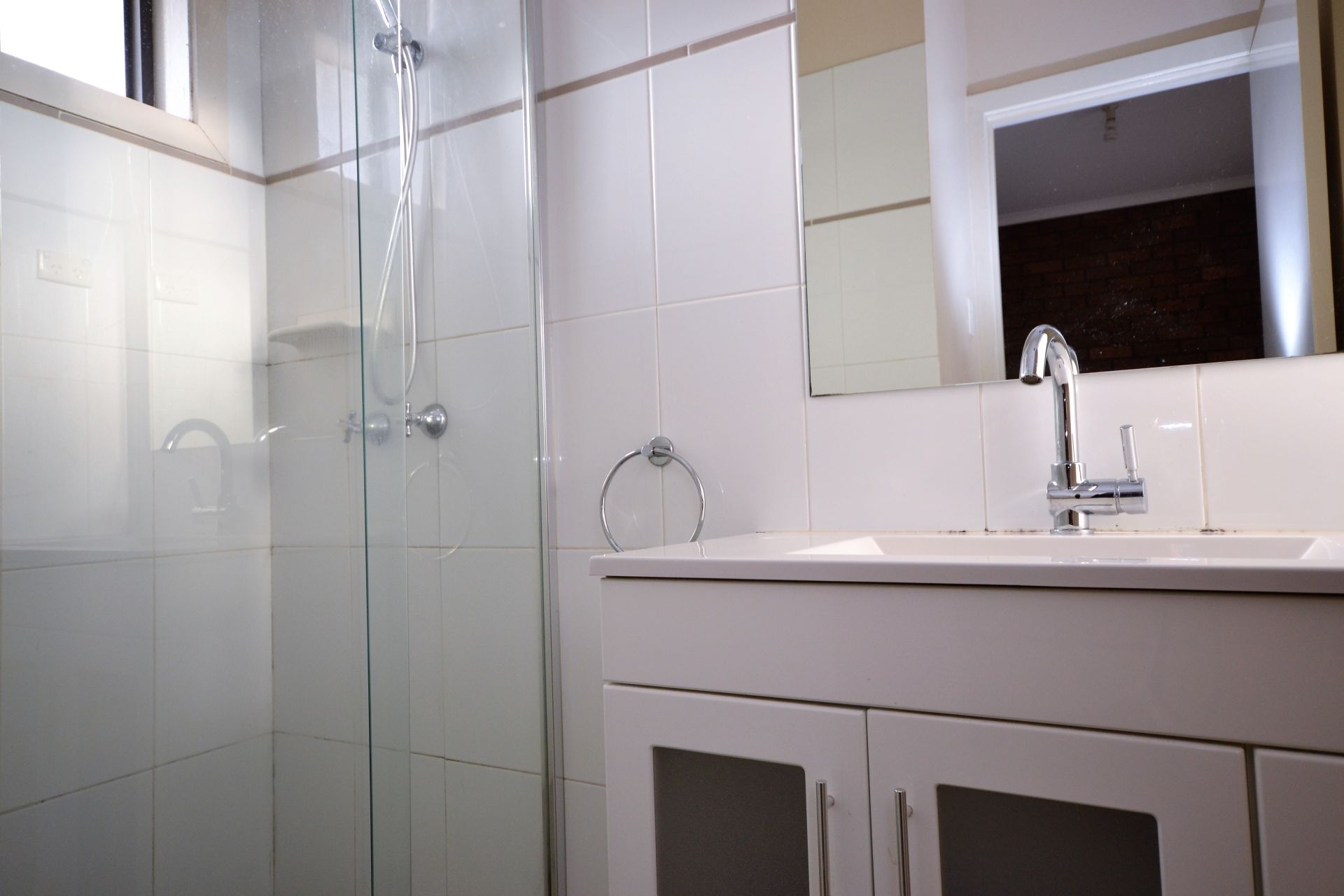 AVAILABLE NOW -  1 BEDROOM UNIT