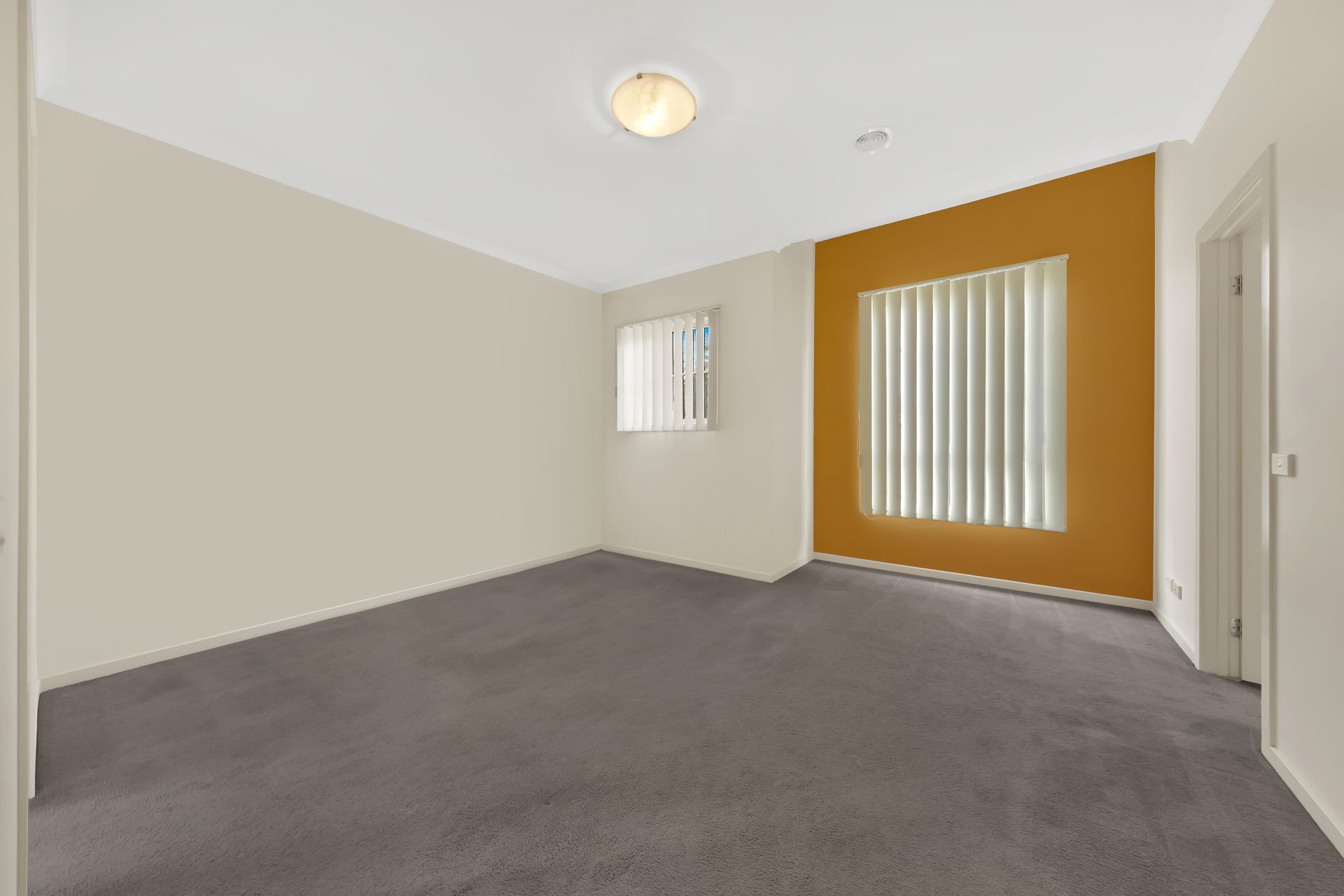BEAUTIFUL HOME, BEAUTIFUL LOCATION!