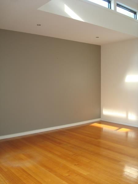 Spacious Contemporary Townhouse in Ivanhoe!
