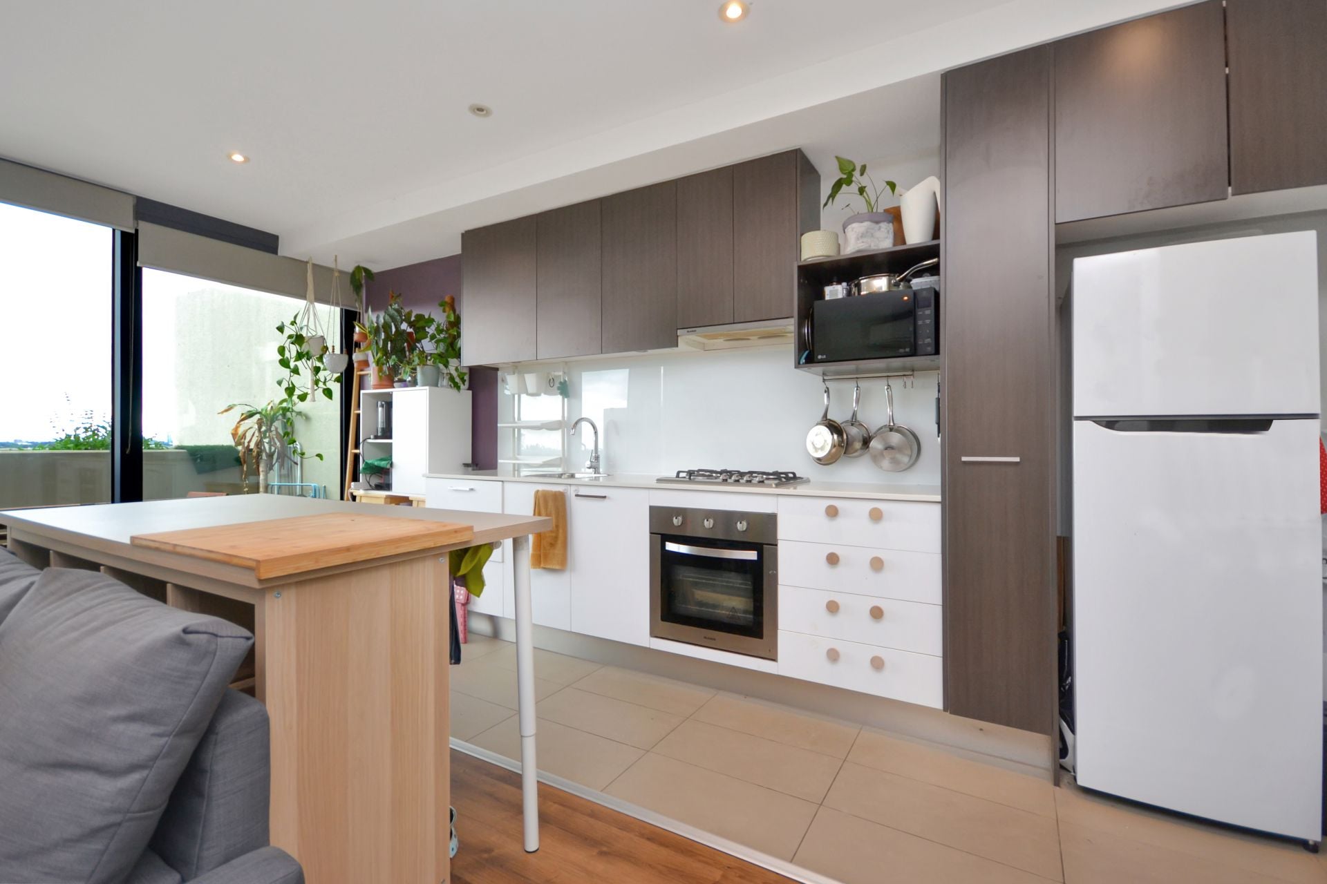 STYLISH APARTMENT LIVING IN A VIBRANT LIFESTYLE SETTING