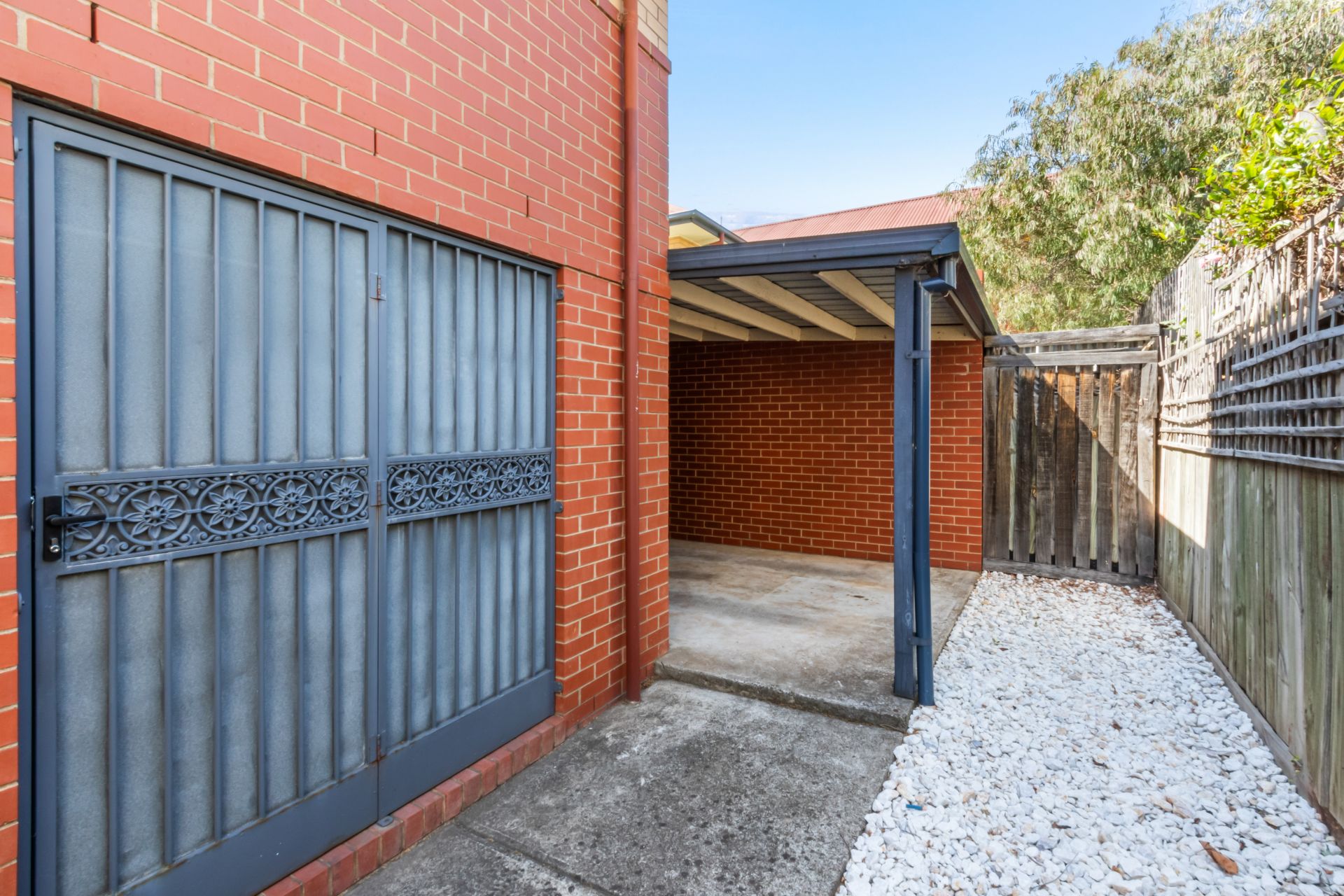 Amazing Thornbury Location!