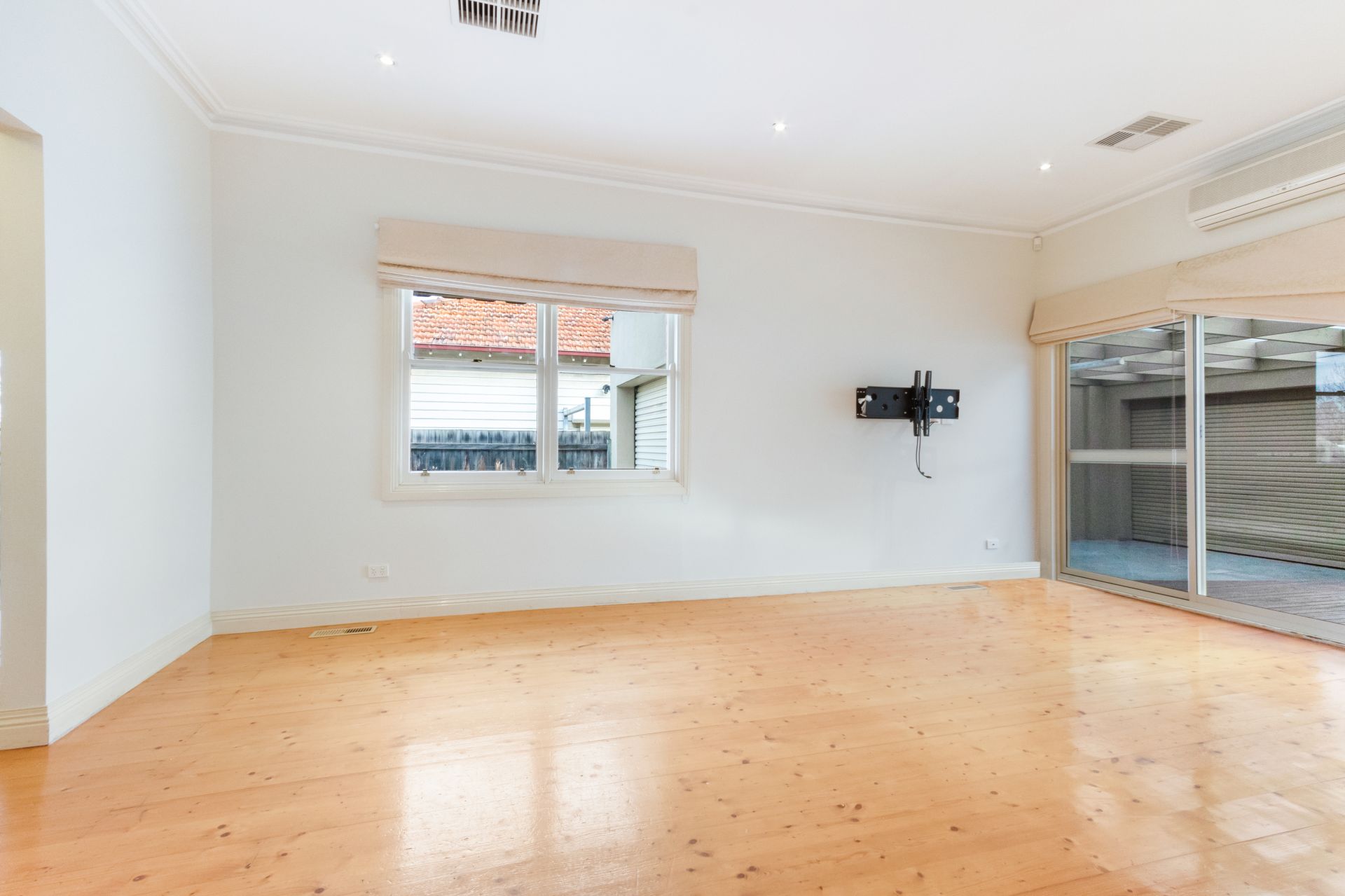 BEAUTIFULLY PRESENTED, METICULOUSLY MAINTAINED