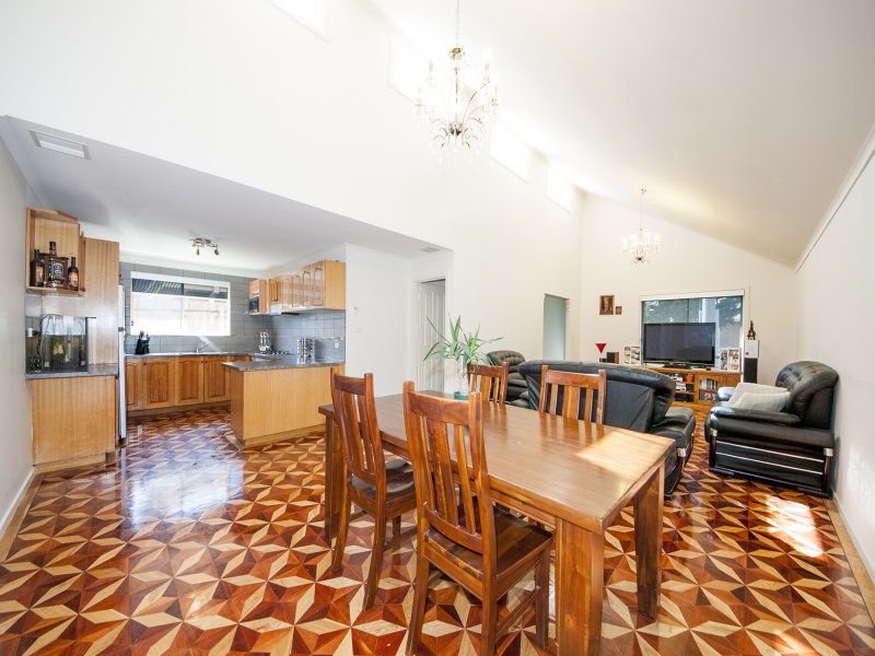 8 Woolnough Drive MILL PARK, 8 Woolnough Drive Mill Park - Thumbnail 4