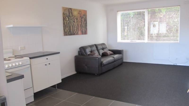 2/13 Ormond Road, West Footscray - Thumbnail 3