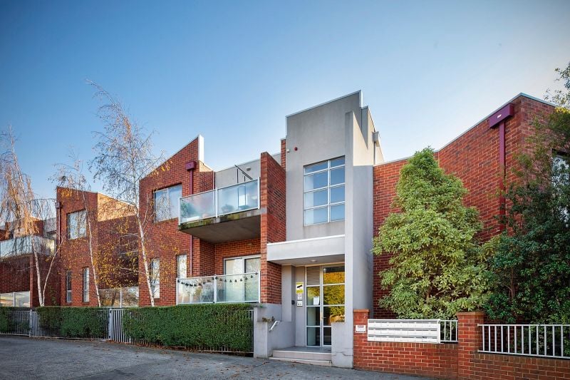 2/755 Plenty Road, Reservoir
