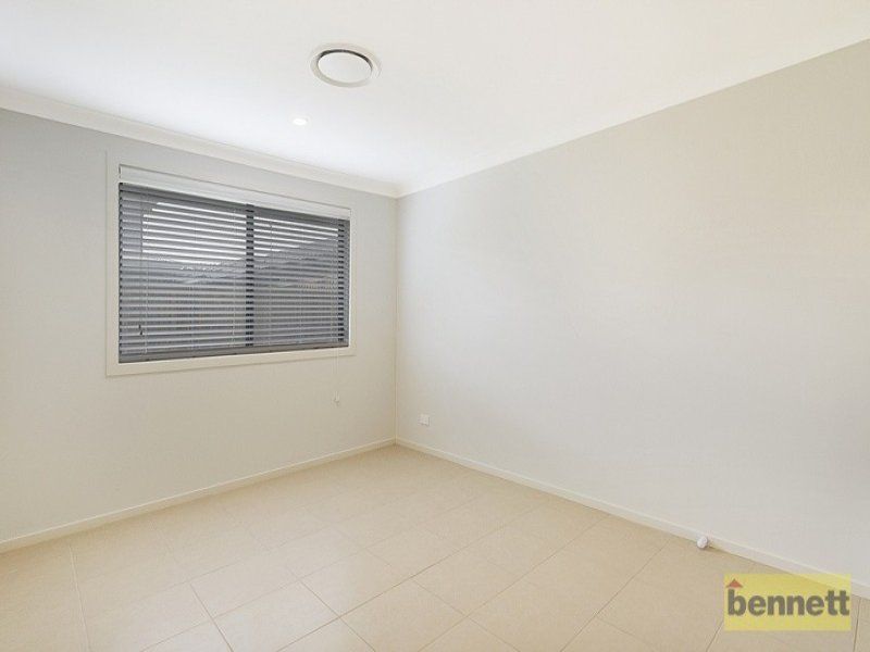 13 Sugarloaf Crescent, Colebee - Thumbnail 4