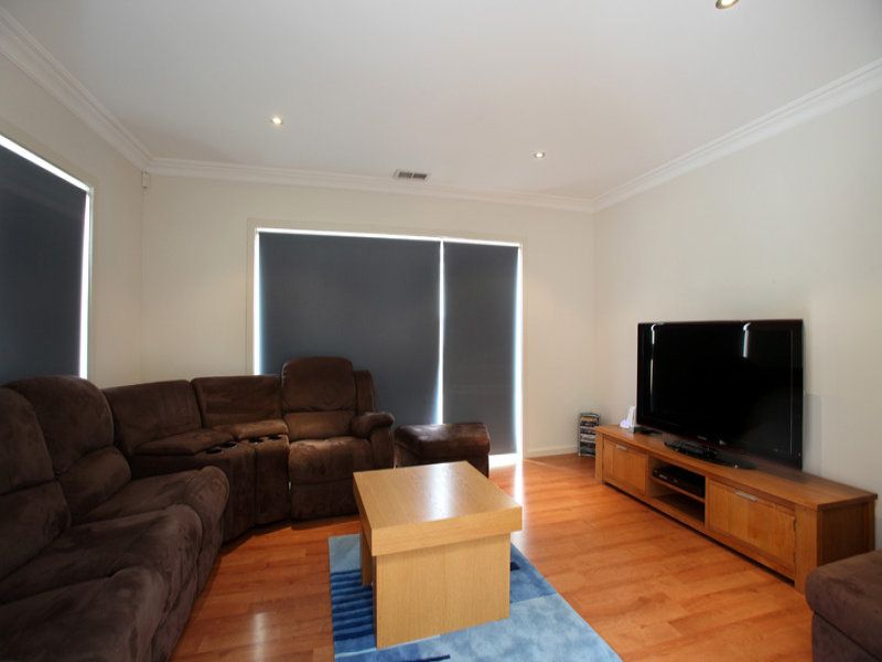 15 Sandy Point Road, Sanctuary Lakes - Thumbnail 4