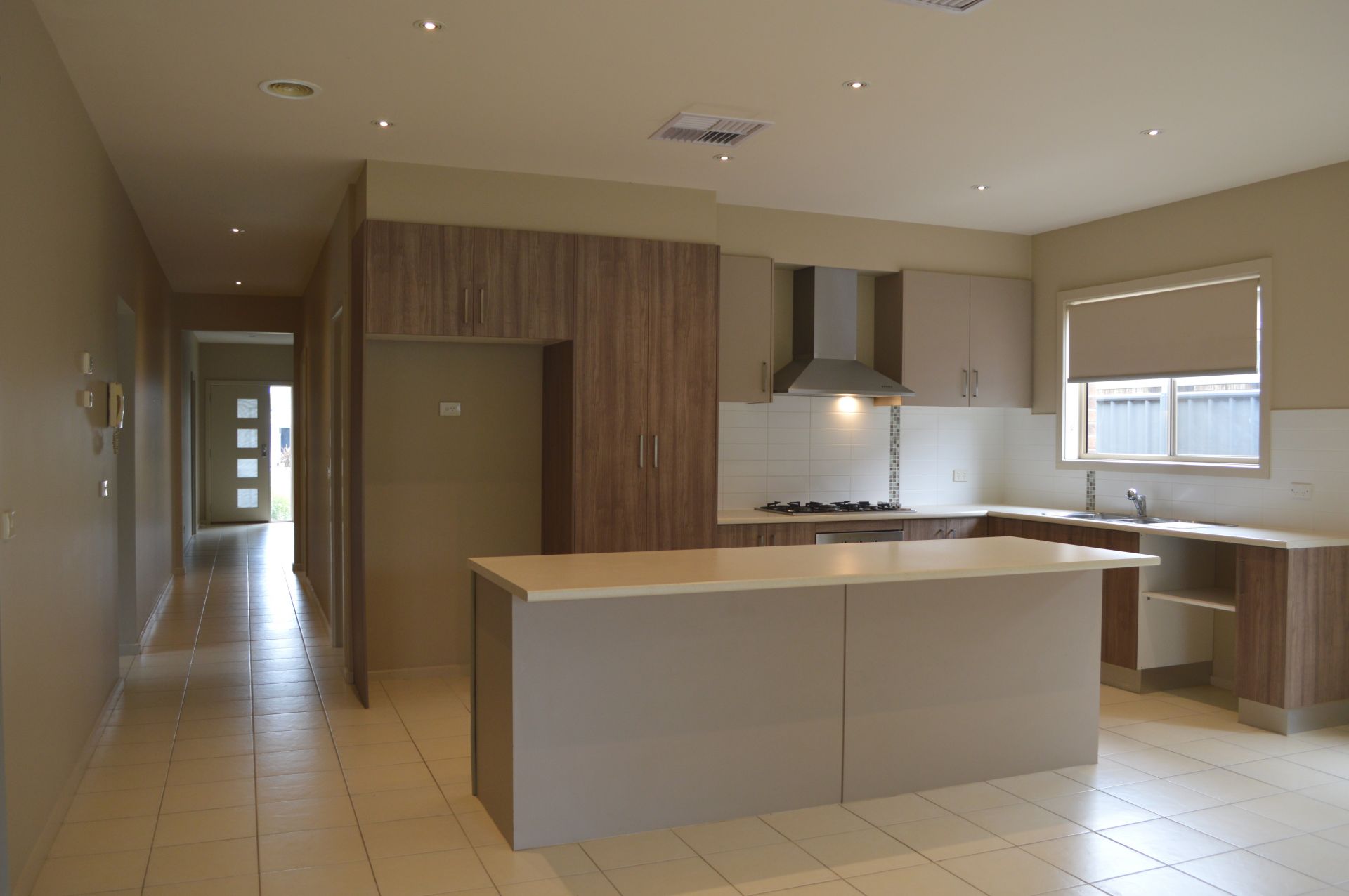 FINE FAMILY LIVING IN THE HAWKSTOWE ESTATE    *Insp Thu 24th Nov @ 4:40pm*