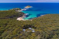 The Camp - An architecturally dramatic hideaway amid coastal bushland