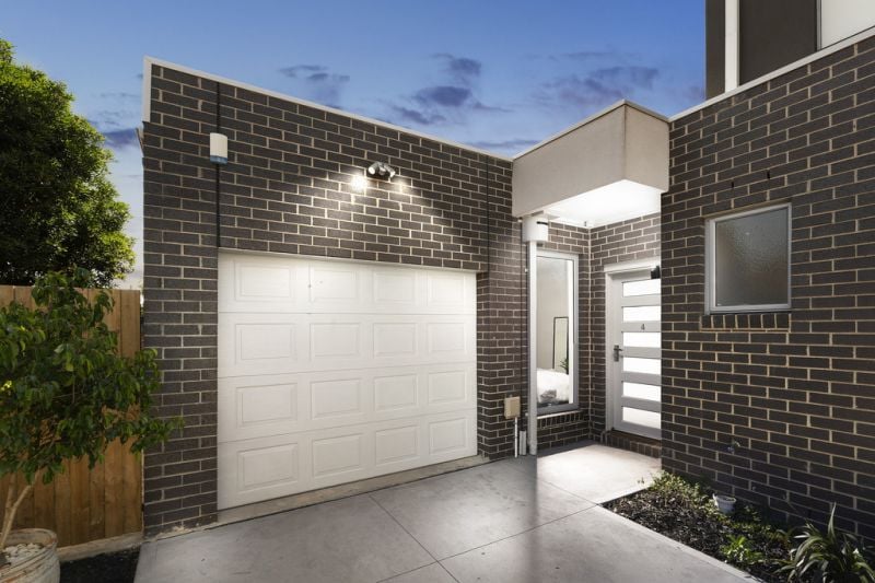 4/12 Stapley Crescent, Altona North - Thumbnail 2