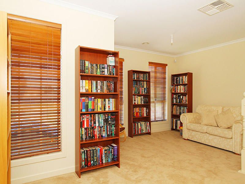 2 Kanooka Avenue SOUTH MORANG, South Morang - Thumbnail 2
