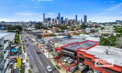 RARE SHOWROOM / OFFICE / WAREHOUSE OPPORTUNITY IN WEST END GROWTH CORRIDOR!