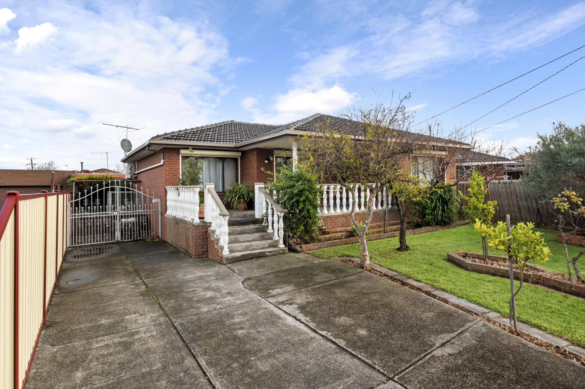 CLASSIC ELEVATED BEAUTY - LAND APPROX 770m2