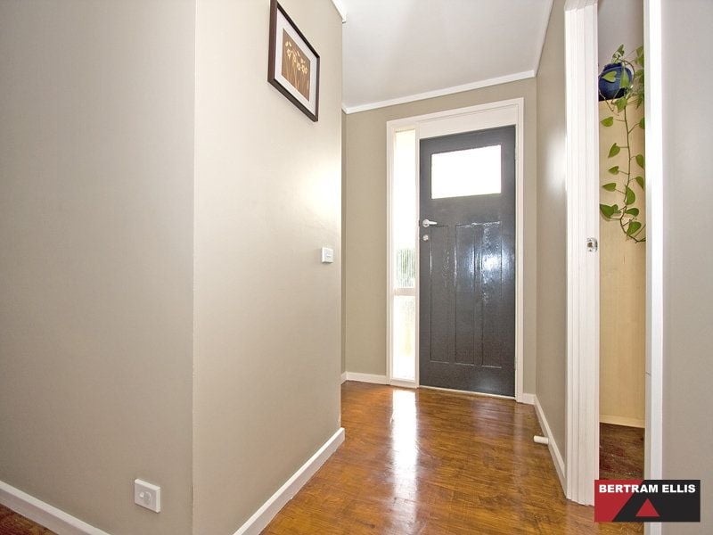 4 Moonta Place, Fisher - Thumbnail 3