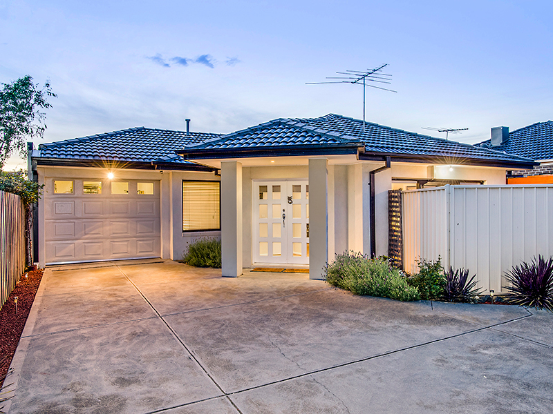 2/187 Maidstone Street, Altona - Thumbnail 2