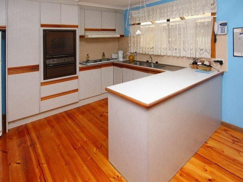 WELL PRESENTED FAMILY HOME IN QUIET COURT LOCATION