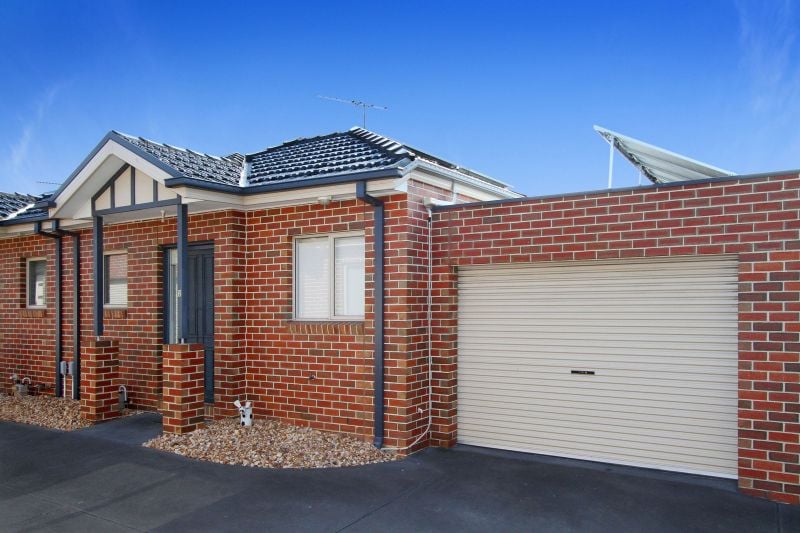 2/19 Haig Street, Reservoir