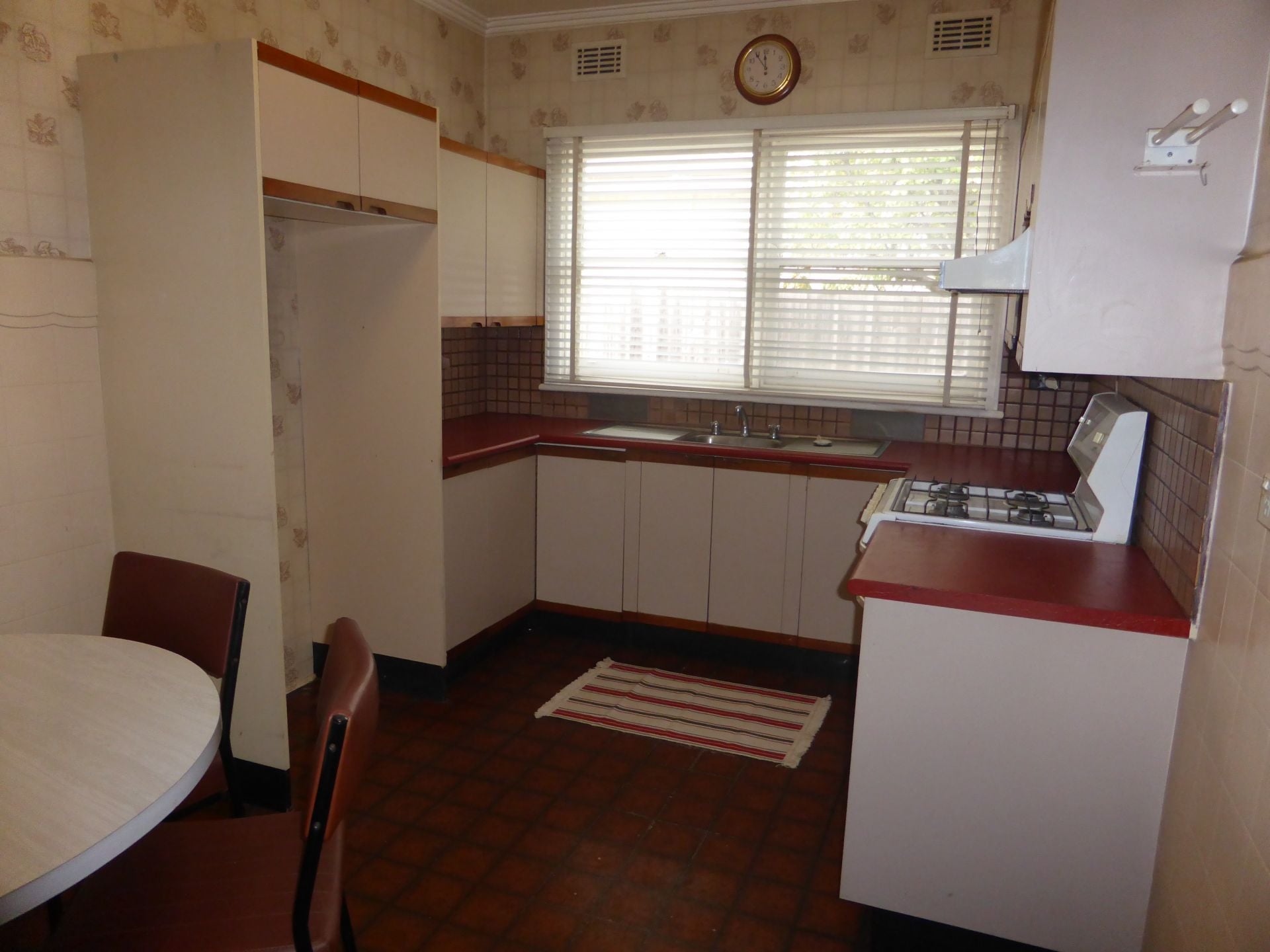 Brilliantly Located And Comes With A Gardener!
