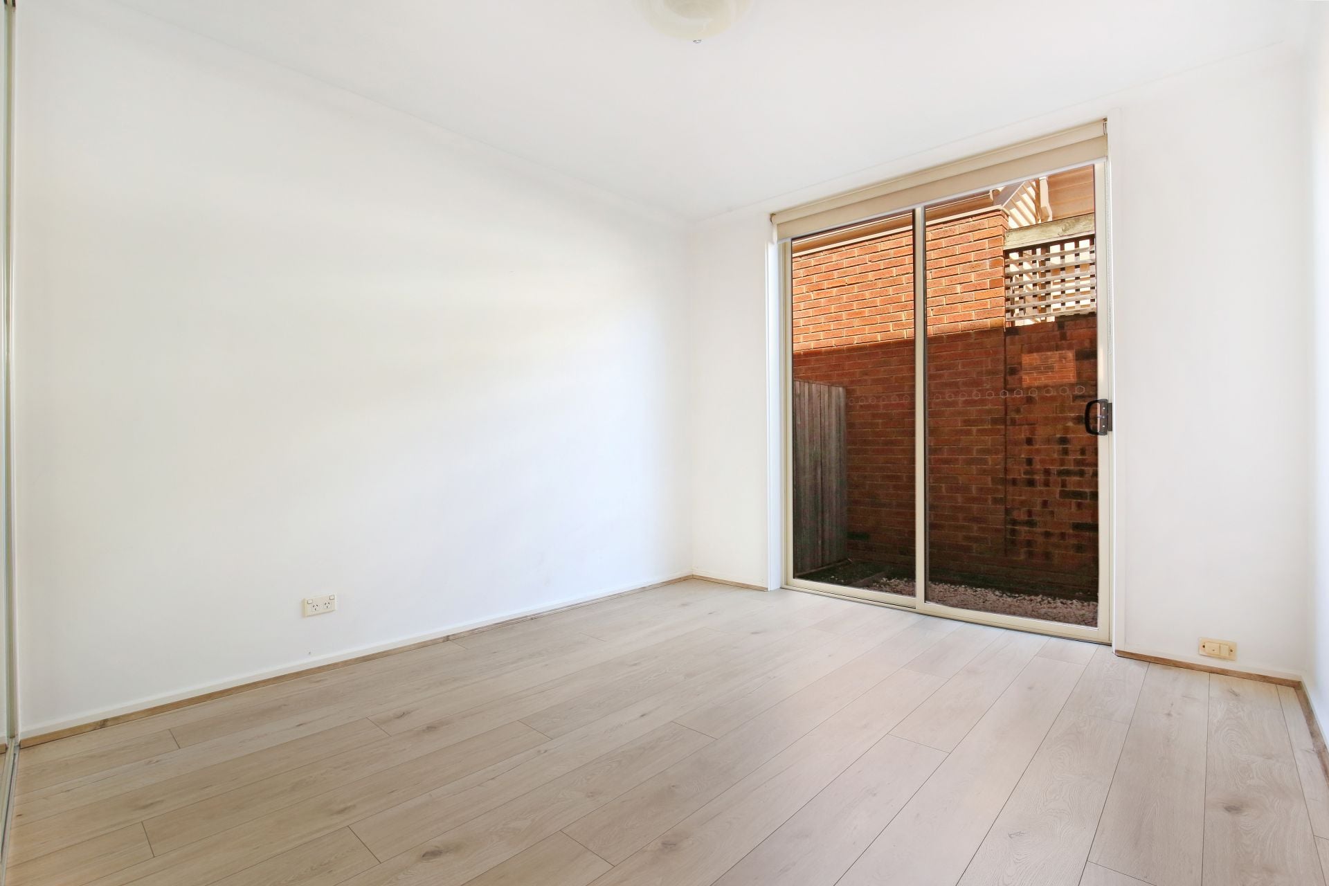 Stylish Thornbury Apartment In Prime Location!