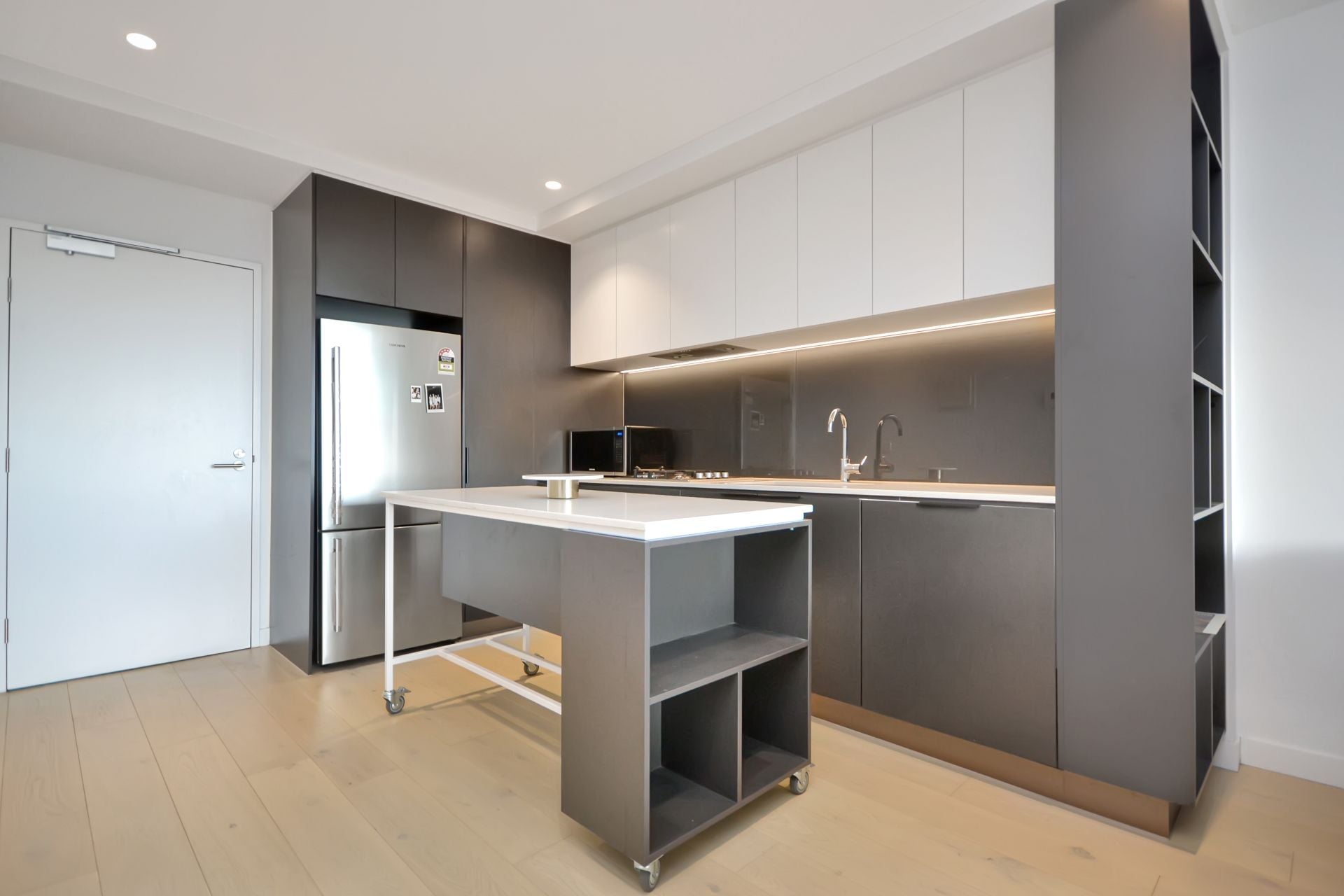 STYLISH APARTMENT LIVING IN A VIBRANT LIFESTYLE SETTING
AVAILABLE WITH OR WITHOUT FURNITURE