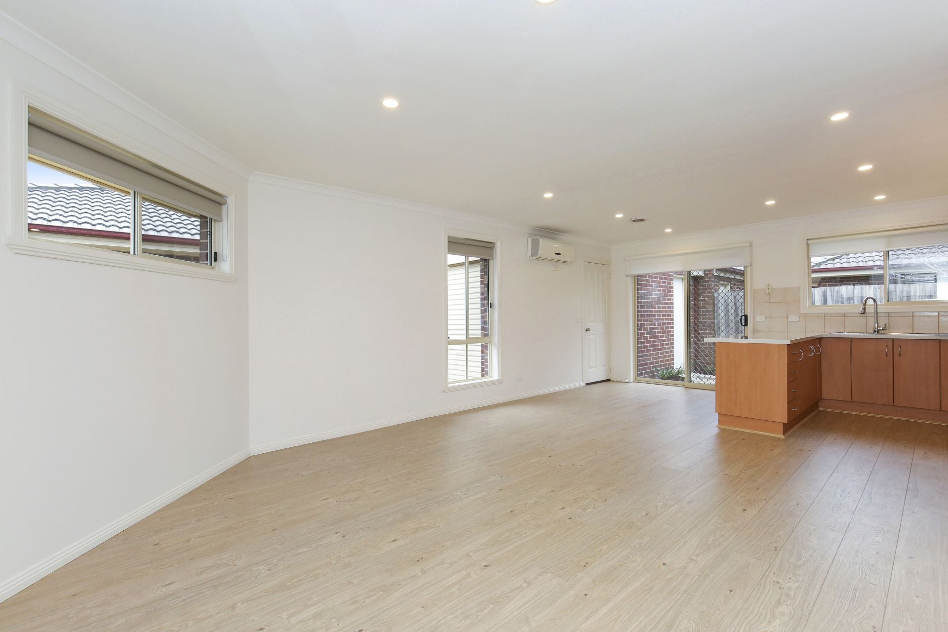 Modern 3 Bedroom Unit!