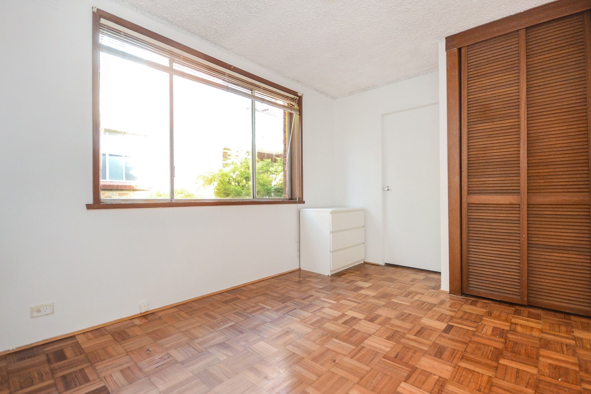 SECOND FLOOR BRUNSWICK APARTMENT