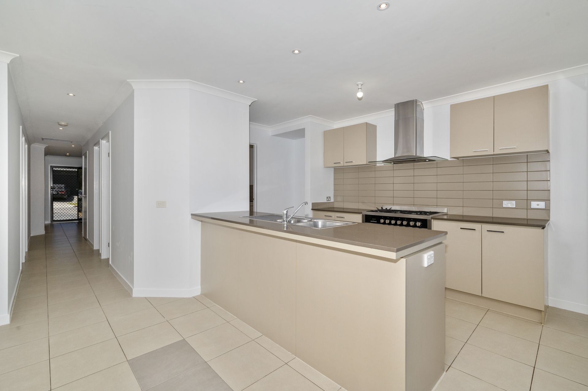 MODERN, LOW MAINTENANCE HOME
