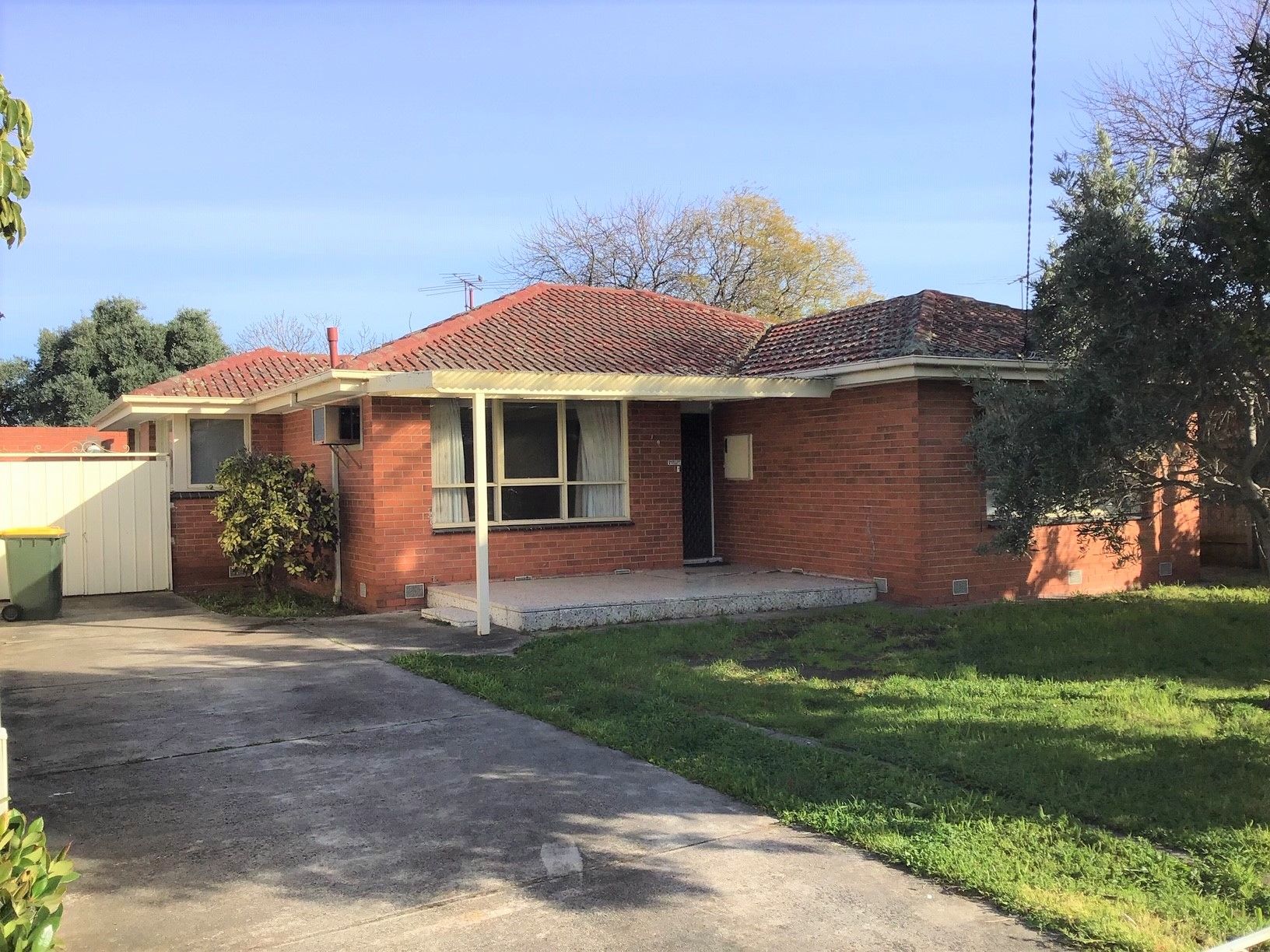 SPACIOUS THREE BEDROOM HOME IN GREAT LOCATION!