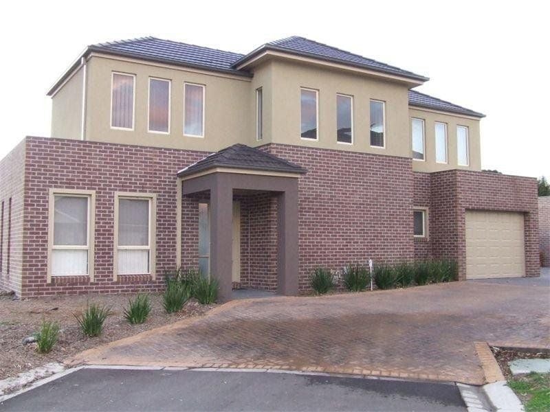 CONTEMPORARY TOWNHOUSE