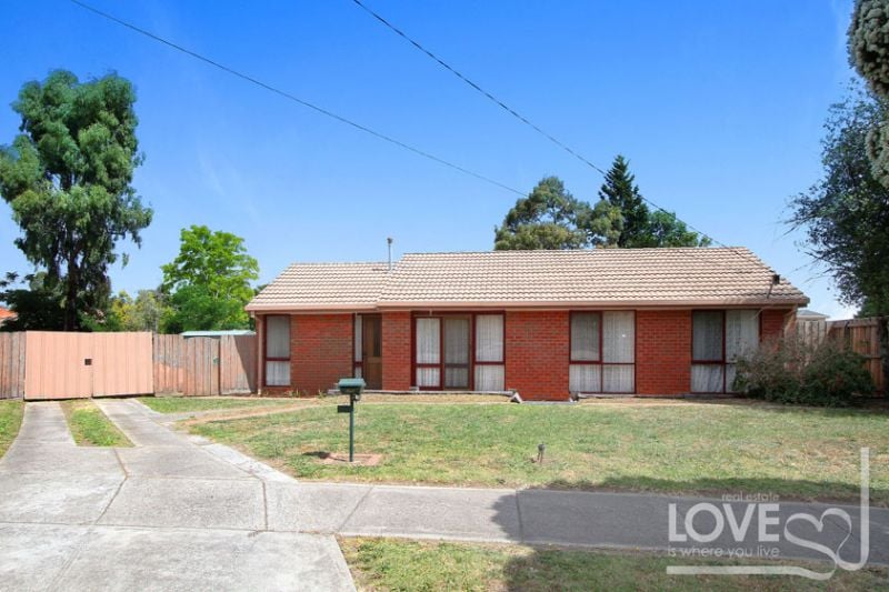 15 Dransfield Way, Epping