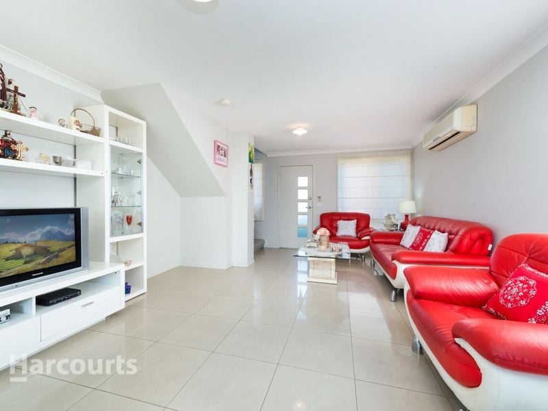 14 Silvereye Circuit, Woodcroft