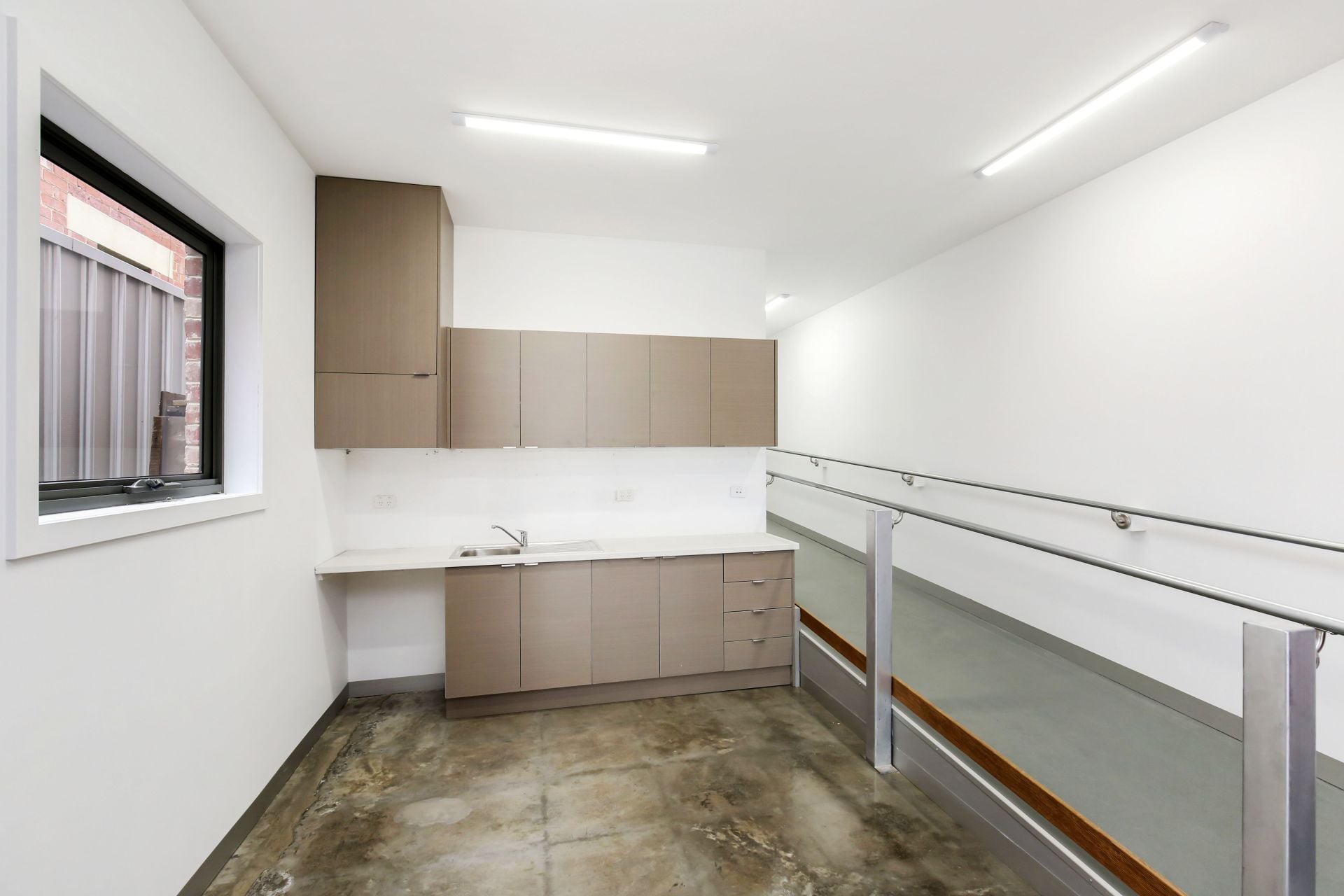 UNIQUE RETAIL SPACE WITH GREAT EXPOSURE