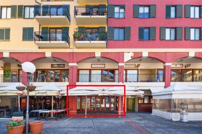 STAND OUT FROM THE CROWD 