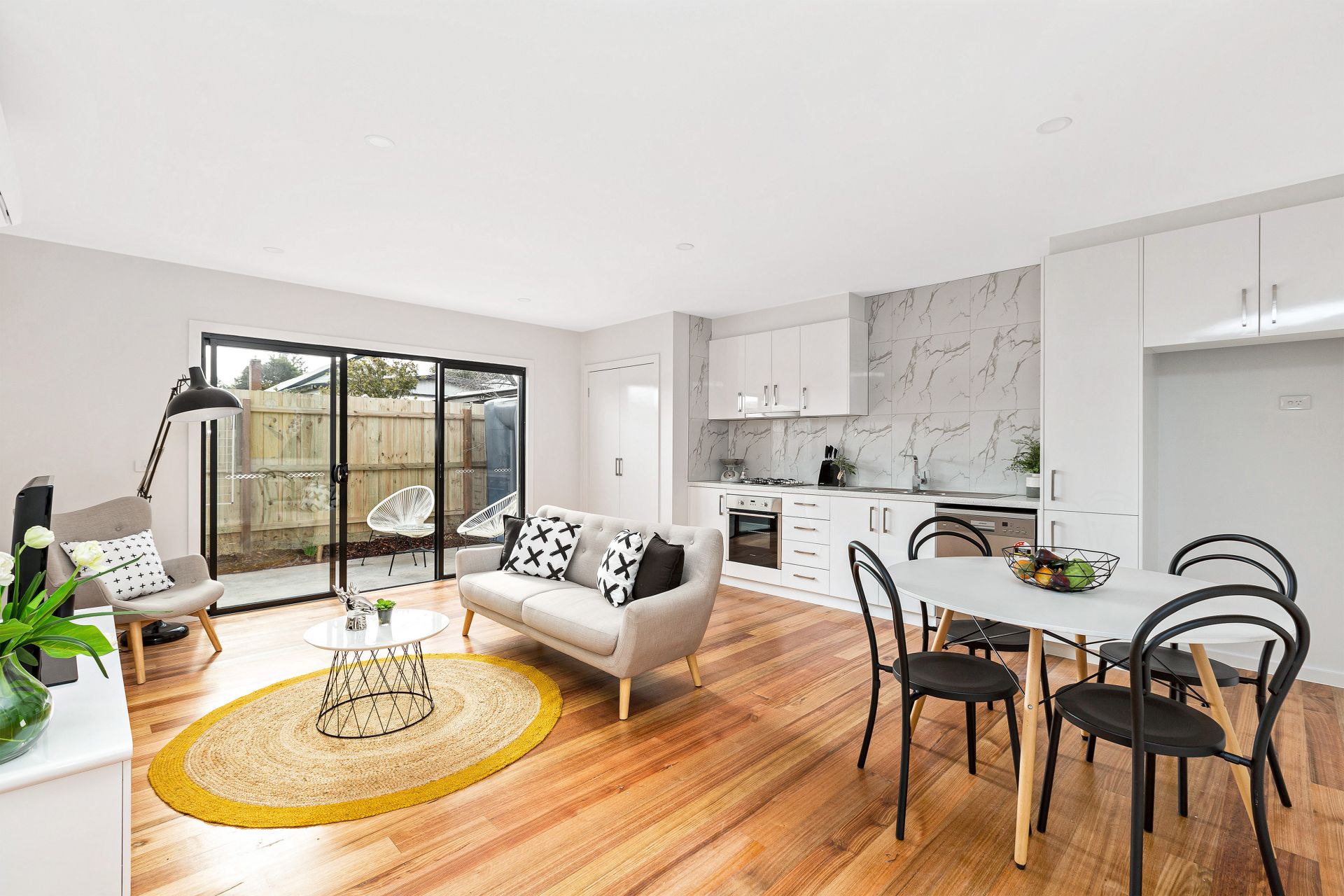 3/10 Leigh Street, Footscray - Thumbnail 2