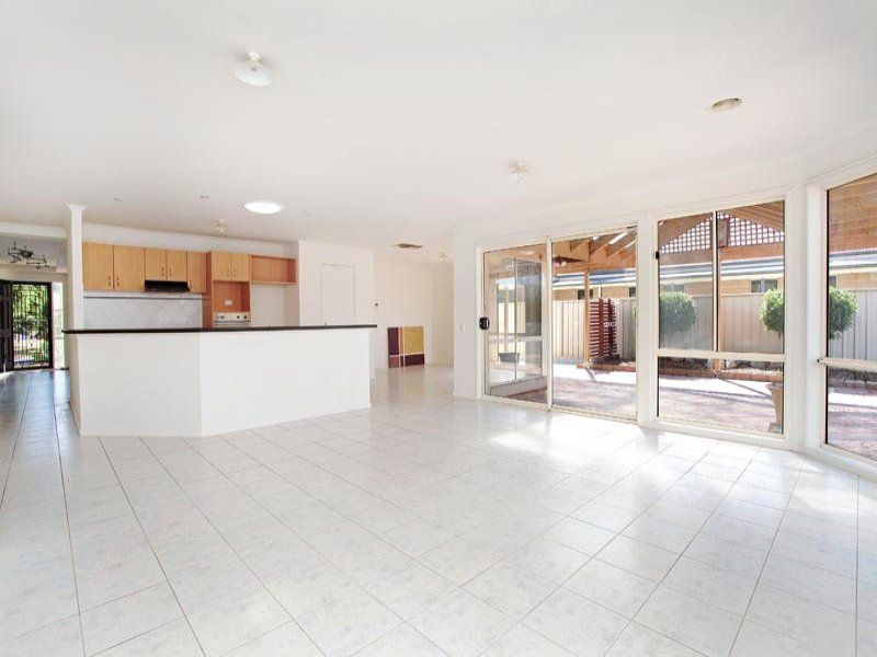 28 Milburn Circuit, Caroline Springs - Thumbnail 4