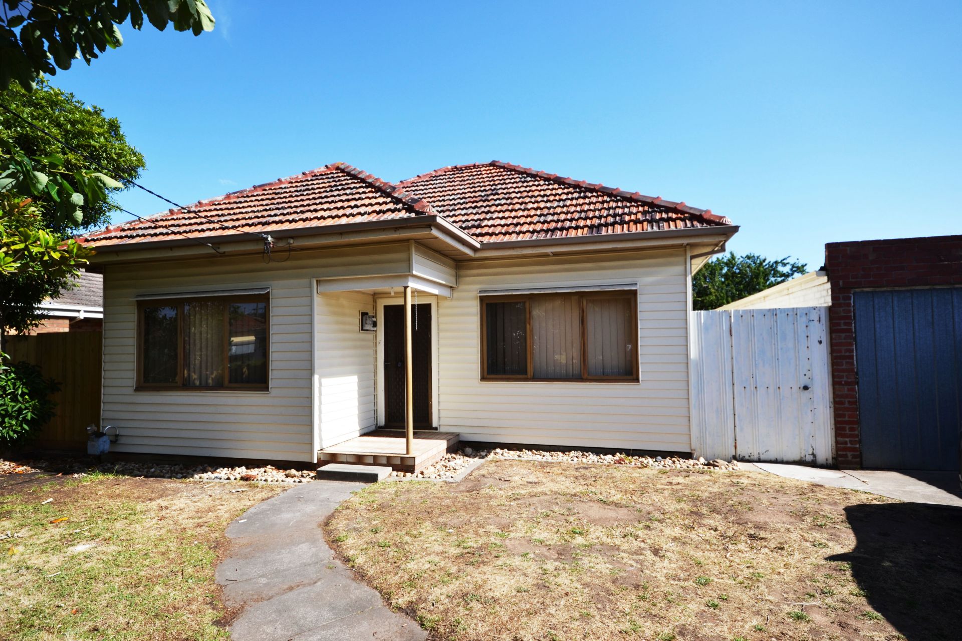 SUPERBLY SITUATED FOR SUPERB LIVING