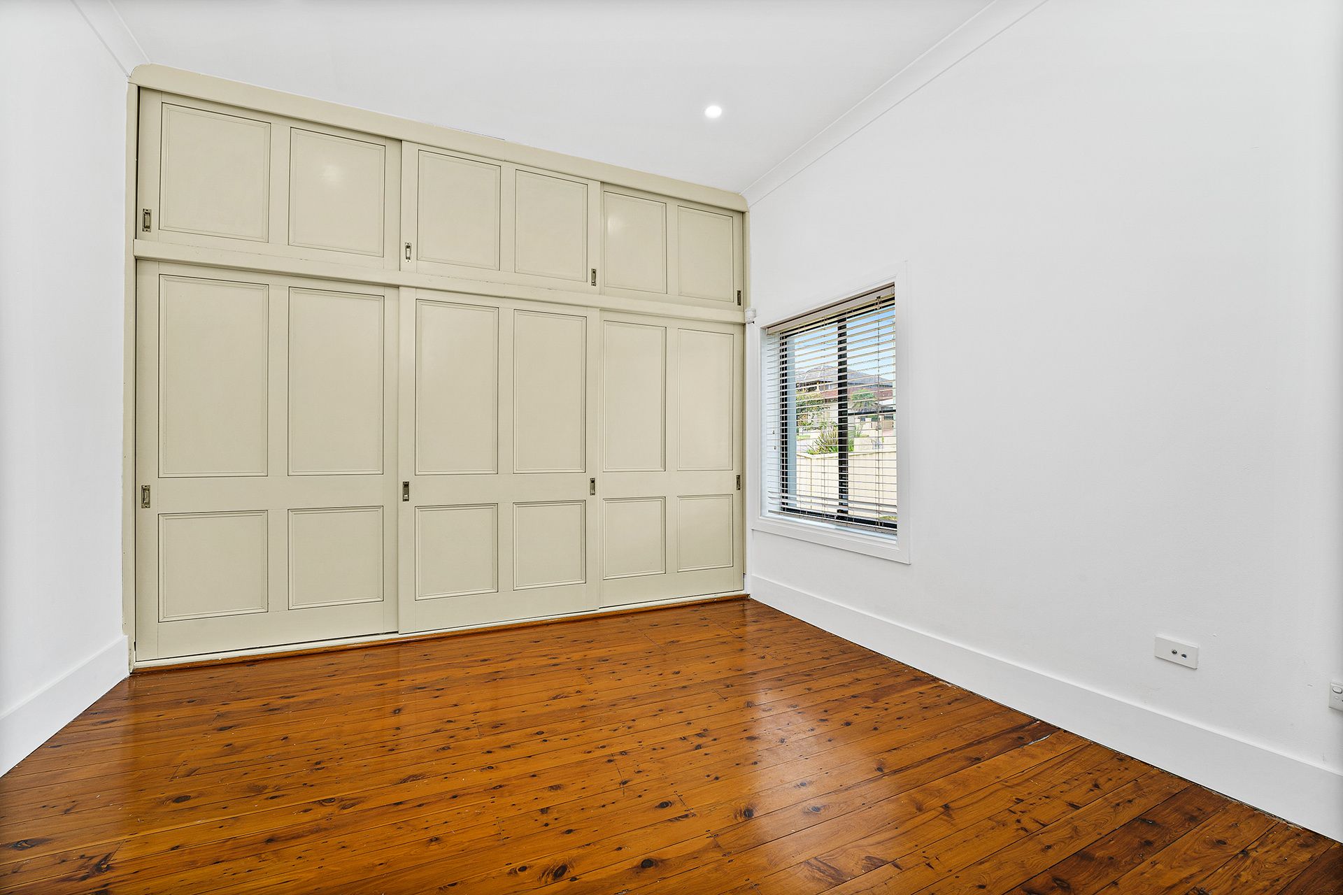 Real Estate For Lease 16 Kenyon Road Bexley , NSW