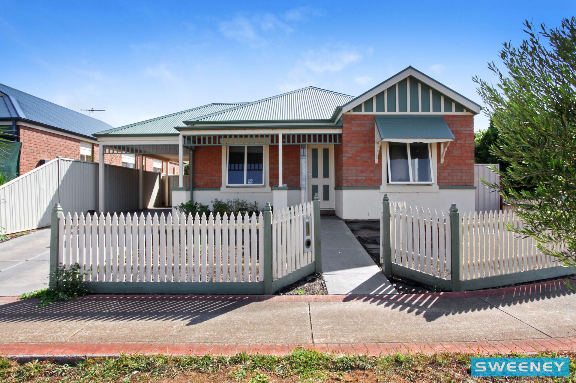 11 Lyme Park Circle, Caroline Springs - Thumbnail 2