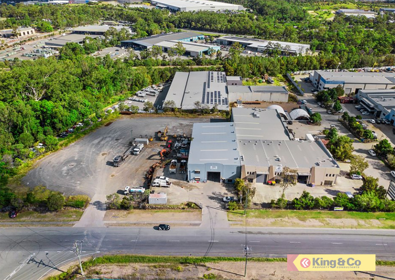 ABUNDANT HARDSTAND JUST MINUTES FROM M1!