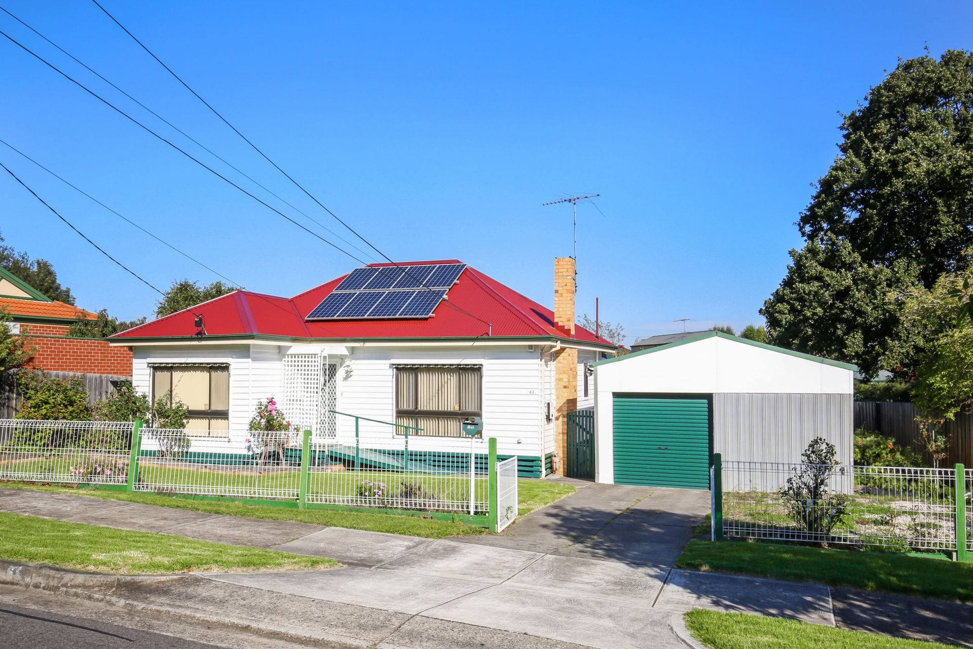 Superb Living In Supersized Surrounds