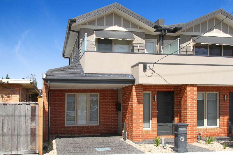 2B Whitelaw Street, Reservoir