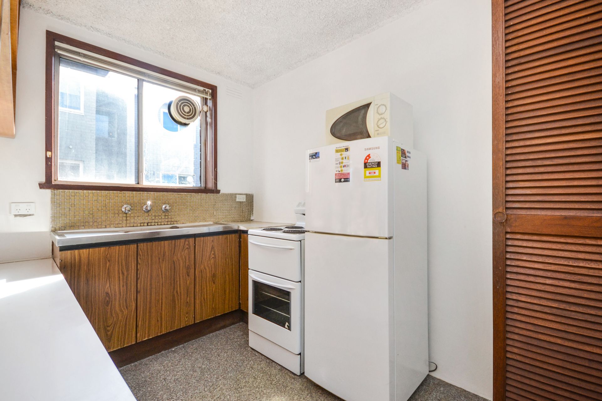 SECOND FLOOR BRUNSWICK APARTMENT