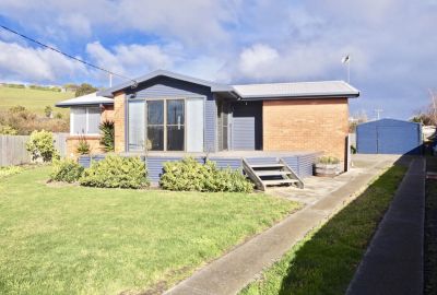 12 Kiah Place, East Devonport, East Devonport - Thumbnail 2