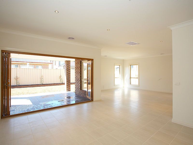 27 The Avenue, Caroline Springs - Thumbnail 4