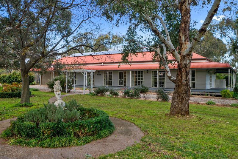 Buy Myrtleford Real Estate & Livestock